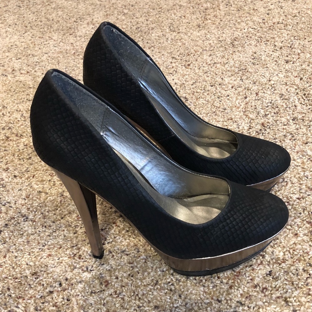 Wild Diva Blk and Silver Heels